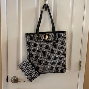 Tommy Hilfiger Tote with change purse